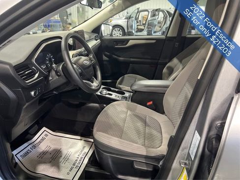Used 2022 Ford Escape SE image 9