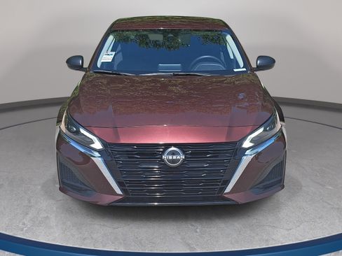 Used 2025 Nissan Altima 2.5 SV FWD image 2