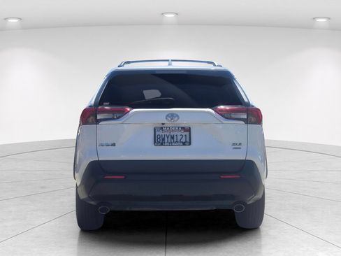 Used 2021 Toyota RAV4 XLE AWD/4WD image 5