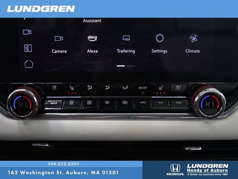 Used 2024 GMC Canyon AT4X image 23