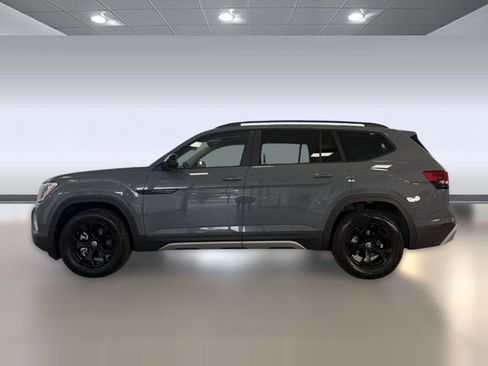 Used 2024 Volkswagen Atlas Peak Edition SEL AWD/4WD image 2
