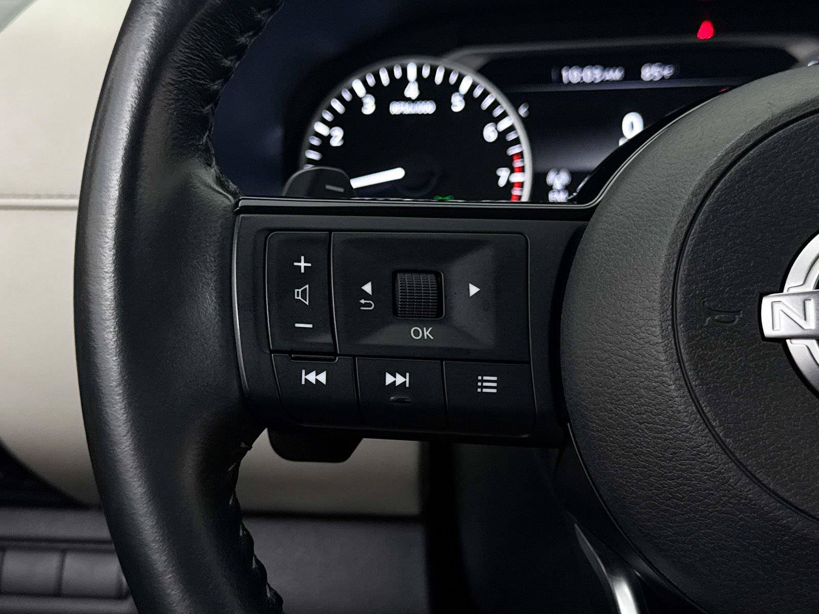 Used 2022 Nissan Pathfinder SV FWD image 31