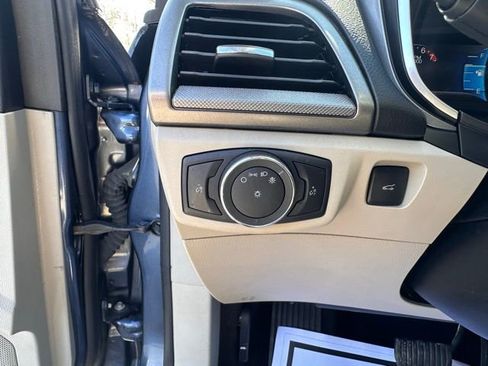 Used 2019 Ford Fusion SE AWD/4WD image 21