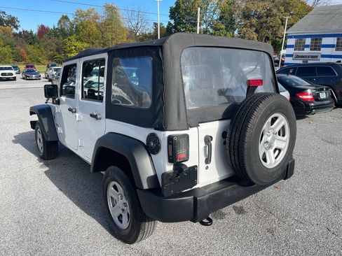 Used 2018 Jeep Wrangler Unlimited Sport w/ Connectivity Group AWD/4WD image 4