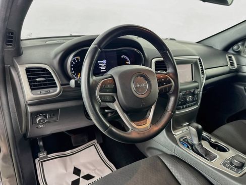 Used 2019 Jeep Grand Cherokee Laredo AWD/4WD image 10