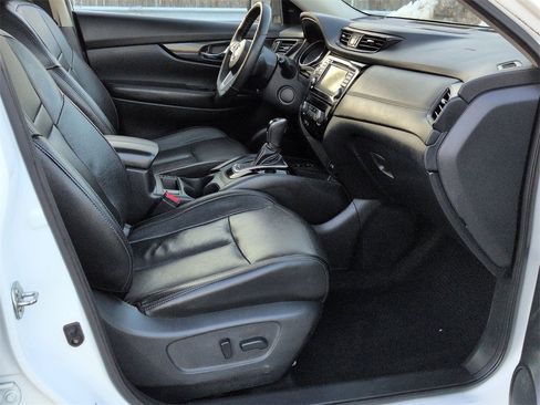 Used 2020 Nissan Rogue SL w/ Premium Package image 22