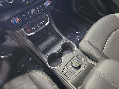 Used 2023 GMC Terrain SLT w/ Infotainment Package II AWD/4WD image 29