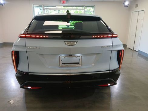 Certified 2024 Cadillac Lyriq Luxury AWD/4WD image 12