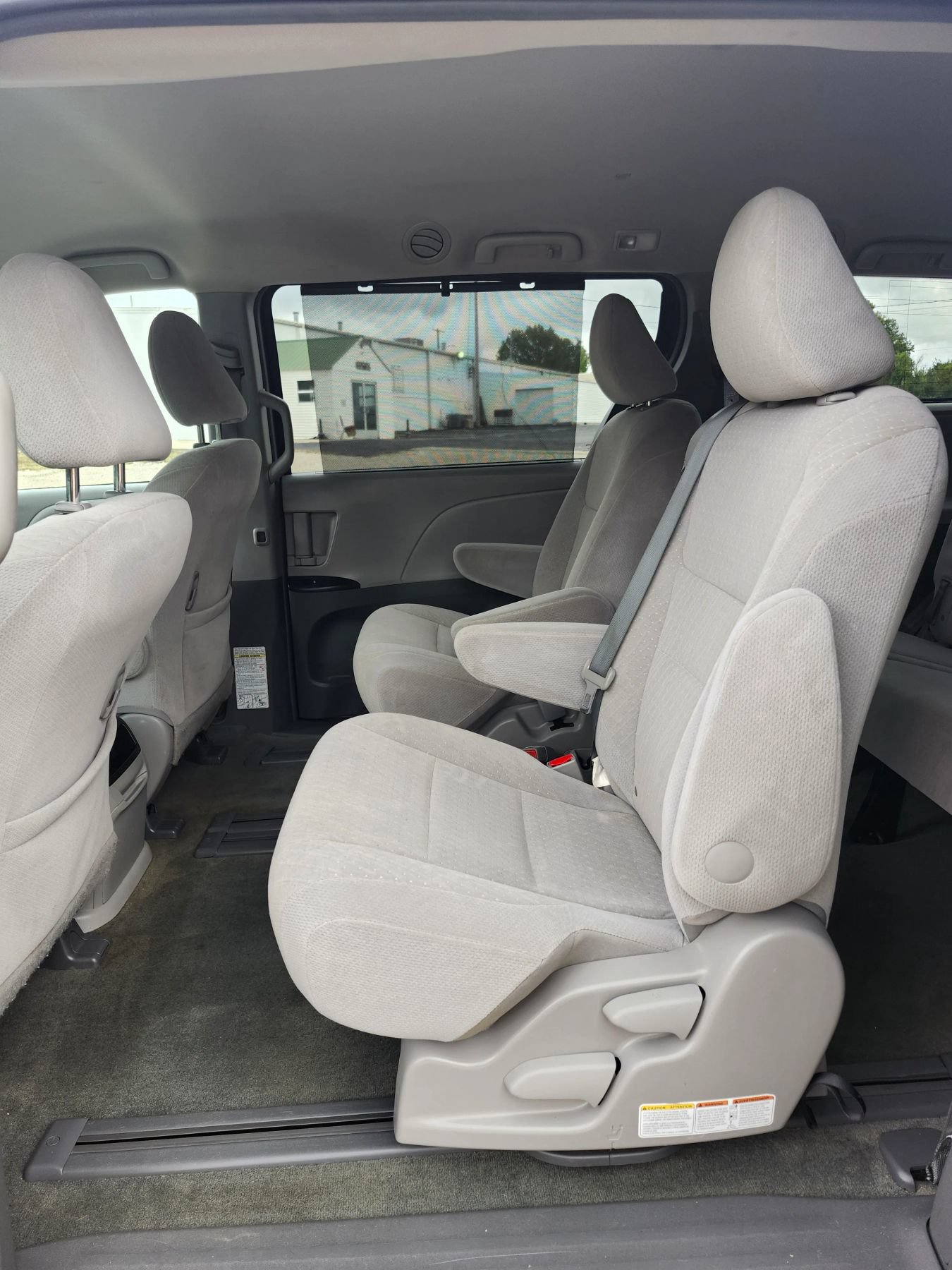 Used 2016 Toyota Sienna LE w/ Four Season Floor Mat Package FWD image 12