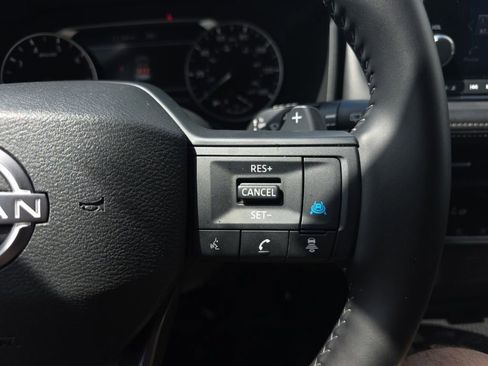 Used 2025 Nissan Rogue SV image 22