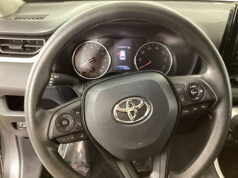 Used 2022 Toyota RAV4 LE FWD image 13