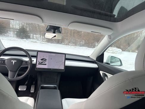 Used 2021 Tesla Model Y Long Range image 15