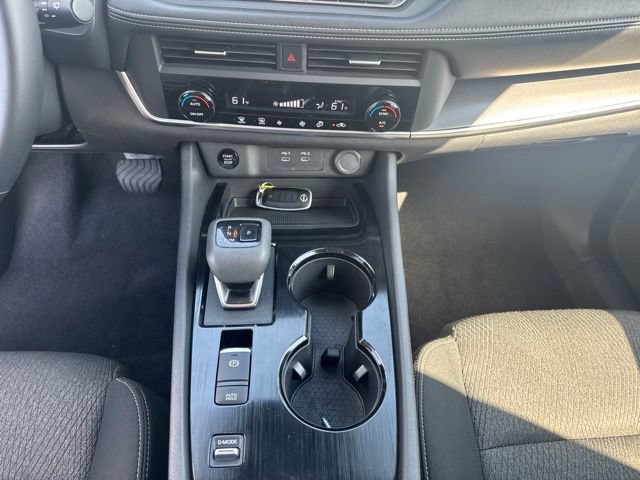 Used 2025 Nissan Rogue SV FWD image 13