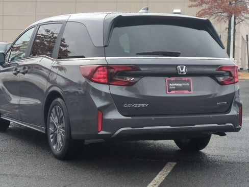 New 2026 Honda Odyssey Touring image 9
