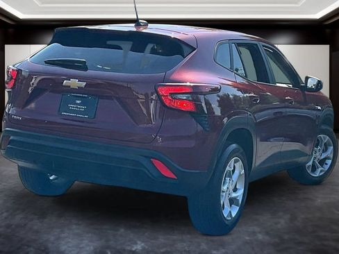 Used 2024 Chevrolet Trax LS w/ LS Convenience Package FWD image 6