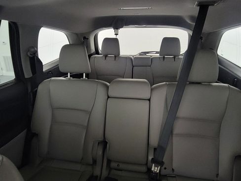 Used 2018 Honda Pilot Touring image 13