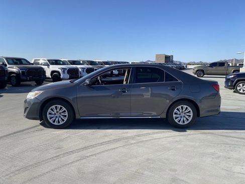 Used 2014 Toyota Camry LE image 4