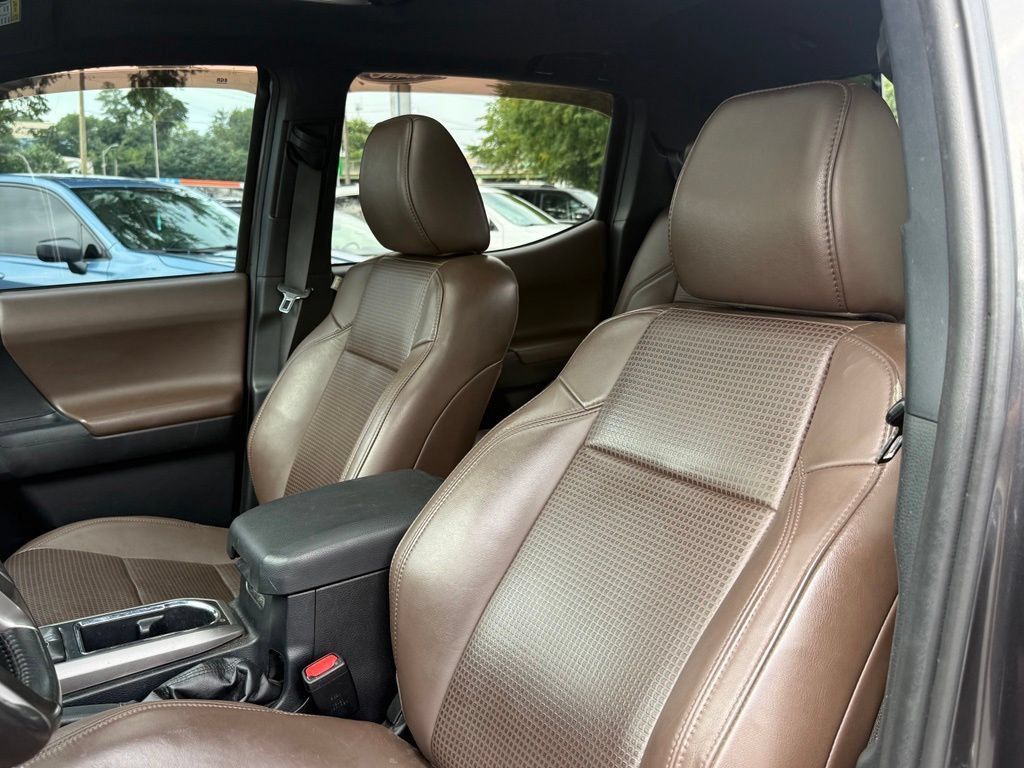 Used 2018 Toyota Tacoma Limited AWD/4WD image 21