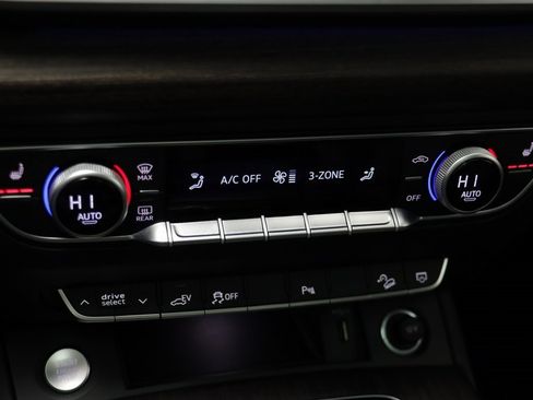 Used 2025 Audi Q5 e Premium Plus w/ Premium Plus Package image 12