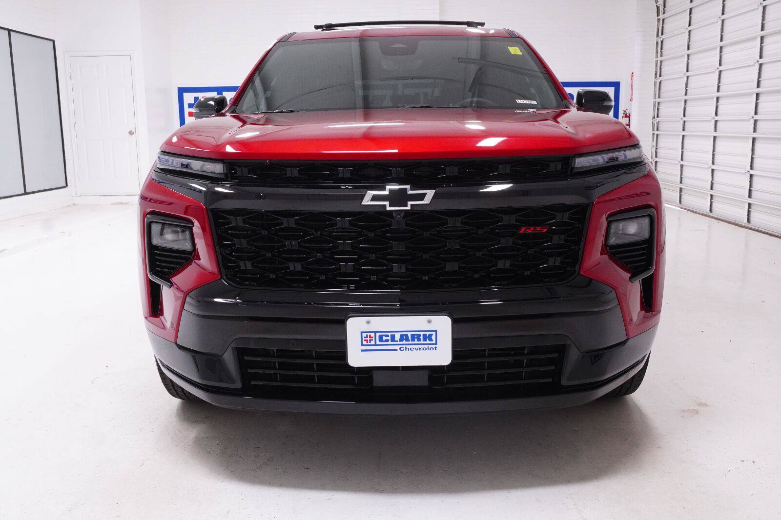 Used 2025 Chevrolet Traverse RS w/ LPO, Floor Liner Package FWD image 3