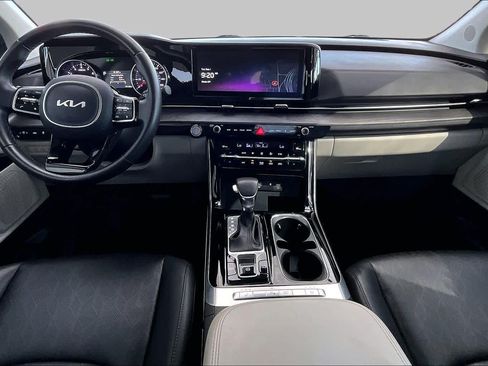 Used 2024 Kia Carnival EX FWD image 16