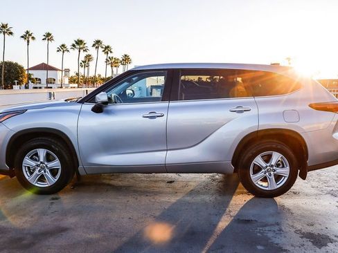 Used 2024 Toyota Highlander LE image 14