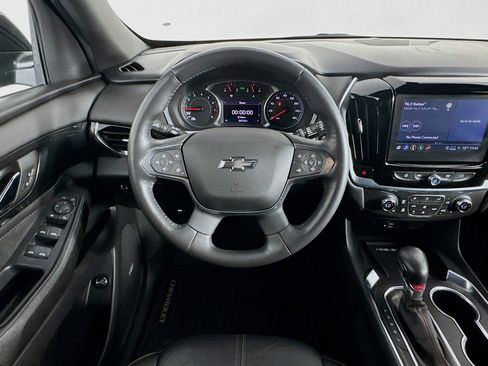 Used 2022 Chevrolet Traverse RS w/ LPO, 'HIT The Road' Package FWD image 4
