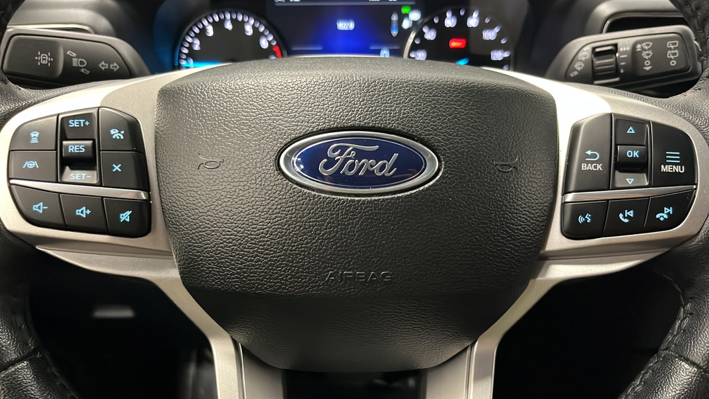 Used 2023 Ford Explorer XLT w/ Equipment Group 202A AWD/4WD image 16