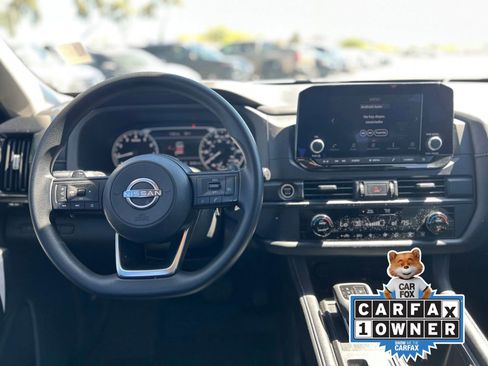 Used 2024 Nissan Pathfinder S image 17