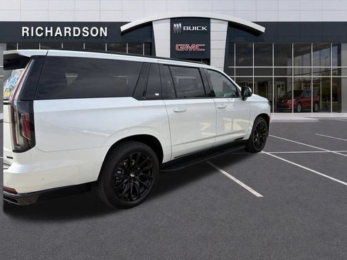Used 2024 Cadillac Escalade ESV Sport w/ LPO, ONYX Package AWD/4WD image 11