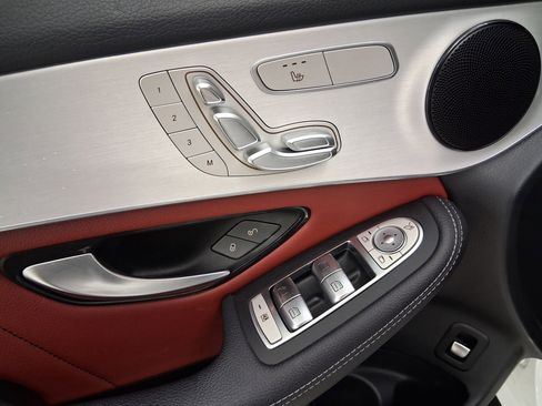 Used 2020 Mercedes-Benz GLC 300 image 23