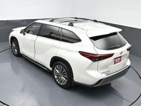 Certified 2021 Toyota Highlander Platinum image 42