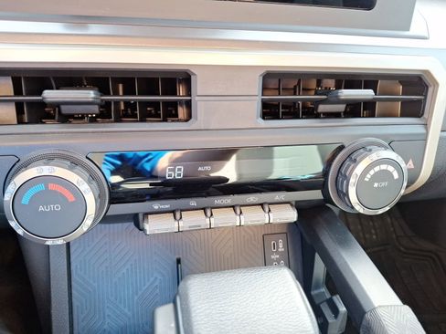 Used 2024 Toyota Tacoma TRD Sport image 27