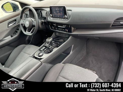 Used 2021 Nissan Rogue SV image 18