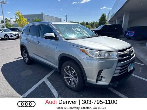 Used 2019 Toyota Highlander XLE AWD/4WD image 2