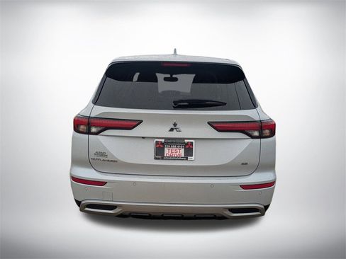 Used 2024 Mitsubishi Outlander SE image 4