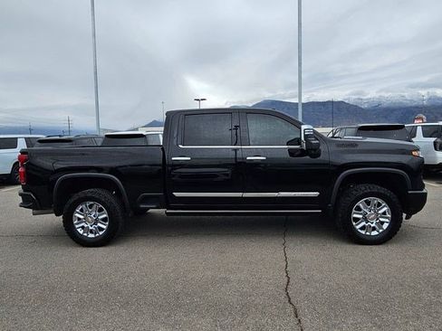 Used 2024 Chevrolet Silverado 2500 High Country w/ High Country Premium Package AWD/4WD image 2