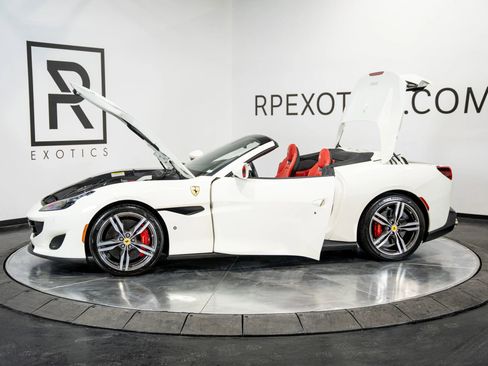 Used 2019 Ferrari Portofino image 26