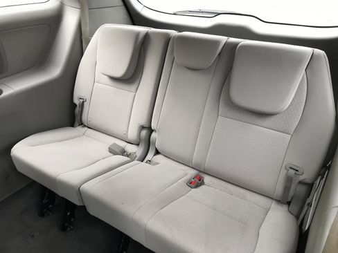 Used 2017 Kia Sedona L image 19