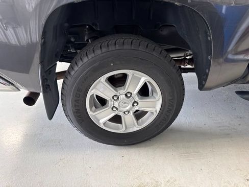 Used 2020 Toyota Tundra SR5 w/ SR5 Upgrade Package AWD/4WD image 39