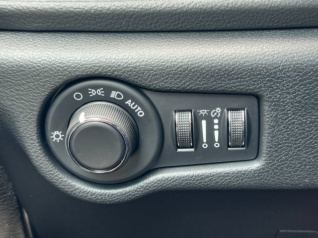 New 2027 Chrysler Pacifica Select FWD image 17