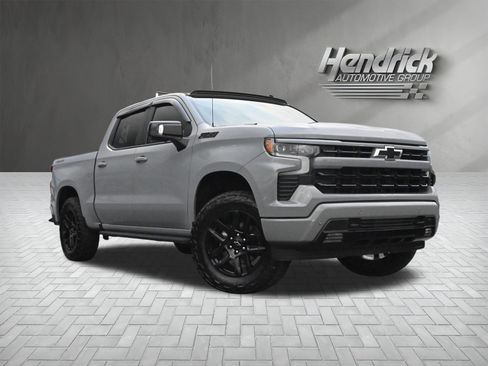 Used 2024 Chevrolet Silverado 1500 RST image 2
