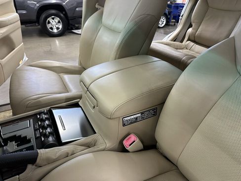 Used 2010 Lexus LX 570 4WD image 40