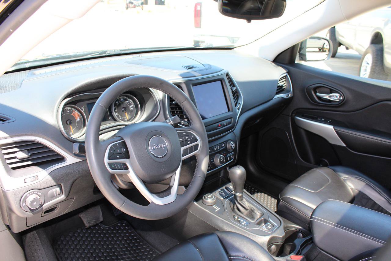 Used 2022 Jeep Cherokee Latitude w/ Sun & Sound Group AWD/4WD image 14