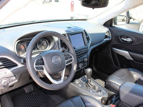 Used 2022 Jeep Cherokee Latitude w/ Sun & Sound Group AWD/4WD image 14