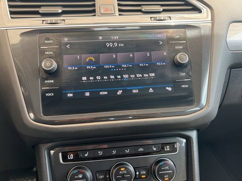 Used 2021 Volkswagen Tiguan SE w/ Panoramic Sunroof Package image 20