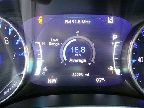 Used 2023 Chrysler Pacifica Touring-L FWD image 12