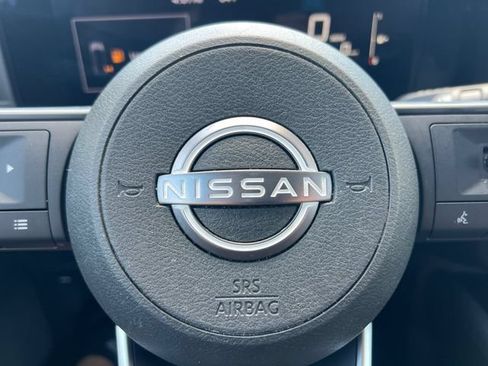Used 2025 Nissan Kicks SV FWD image 5