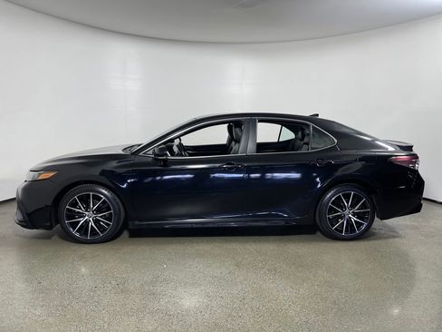Certified 2023 Toyota Camry SE image 6