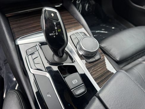Used 2019 BMW 530i w/ Convenience Package RWD image 34